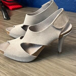 PEDRO GARCIA GRAY SUEDE HEELS WOMENS SHOES SIZE 38= 8 US